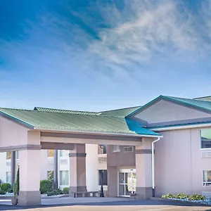 Baymont-By-Wyndham-Bartonsville-Poconos-Exterior