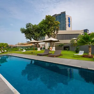 Park-Inn-By-Radisson-Libreville-Exterior