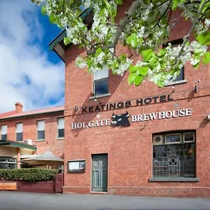 Holgate-Brewhouse-Hotel-Woodend-Exterior