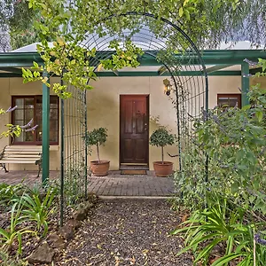 Country Pleasures Bed And Breakfast Exterior photo