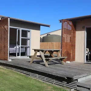 Pohara-Beach-Top-10-Holiday-Park-Exterior