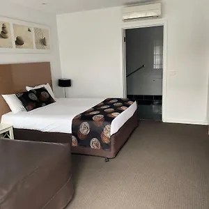 Belmercer-Motel-Geelong-Room