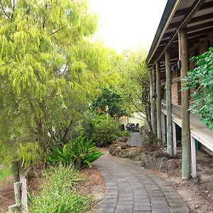 Farnham-Court-Motel-And-Restaurant-Morwell-Exterior