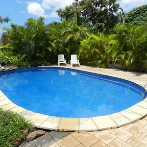 Golden-Palms-Motor-Inn-Bundaberg-Swimming-Pool