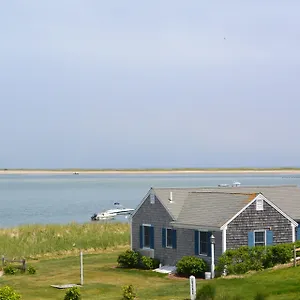 The-Hawthorne-Motel-Chatham-Exterior