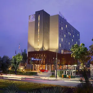 Batiqa-Hotel-Jababeka-Cikarang-Exterior