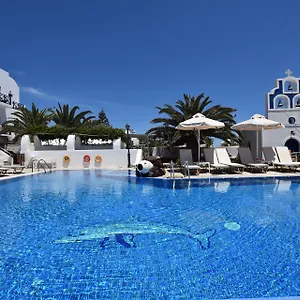 Rodakas-Hotel-Akrotiri-Exterior