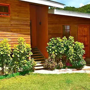 Kaz-Ladouceur-Bed-Breakfast-La-Digue-Exterior