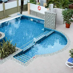 Pirogue Lodge Macro Details photo