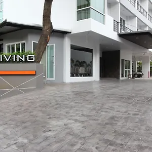 14-Living-Hotel-Bangkok-Exterior