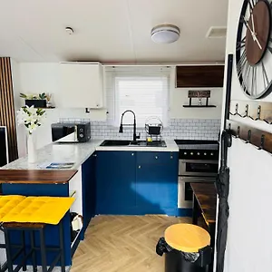 Haven-Cleethorpes-Beach-Holiday-Park-Kitchen