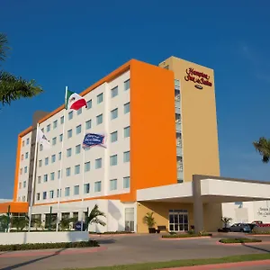 Hampton-Inn-Suites-By-Hilton-Paraiso-Exterior