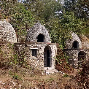 Hotel-Yog-Vashishth-Rishikesh-Exterior