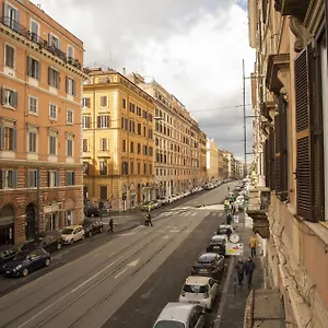 Domus-Napoleone-Hotel-Rome-Exterior