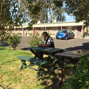 Woodmans Hill Motel People photo