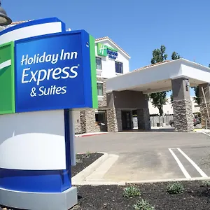 Holiday-Inn-Express-Suites-Brentwood-Exterior