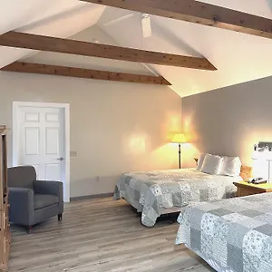 Spruce-Lane-Lodge-And-Cottages-Smoketown-Room