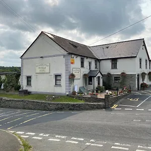 Flambards-Hotel-Llechryd-Exterior