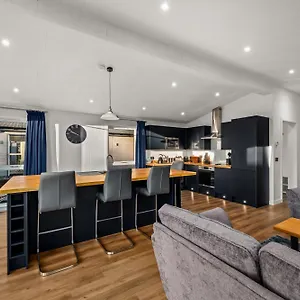 Silverwood-Luxury-Lodge-Resort-37-Individual-Stunning-Properties-Perth-Business