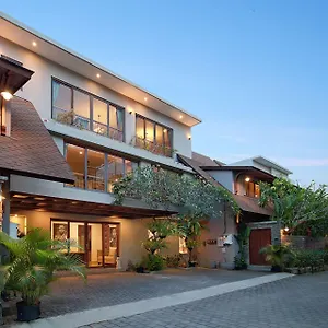 Puri-Sabina-Bed-Breakfast-Jimbaran-Exterior