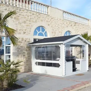 Chateau-De-Valloubiere-Gite-Saint-Jean-de-Fos-Exterior