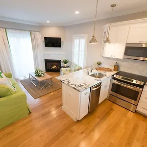 The-East-Island-Reserve-Hotel-Middletown-Interior