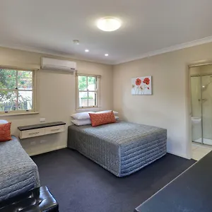 Prince-Of-Wales-Hotel-Gulgong-Room