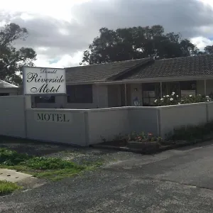 Donald-Riverside-Motel-Exterior