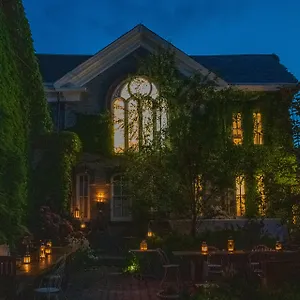 Church-Des-Artistes-Kingston-Exterior