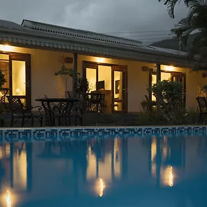 Auberge-DAnse-Boileau-Restaurant-Chez-Plume-Exterior