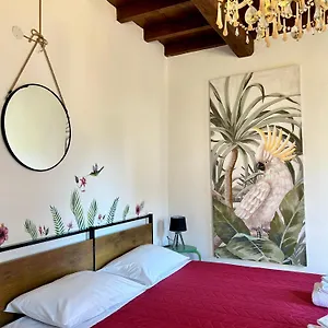 Chez-Madame-Hotel-Ferrara-Room