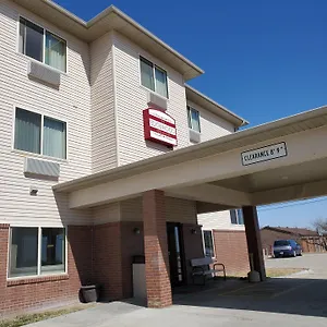 The-Edgewood-Hotel-And-Suites-Fairbury-Exterior