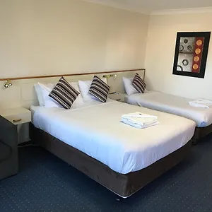 Orange-Motor-Lodge-Room