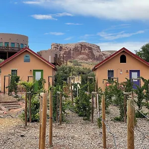 Willow-Street-Cottages-Bluff-Exterior