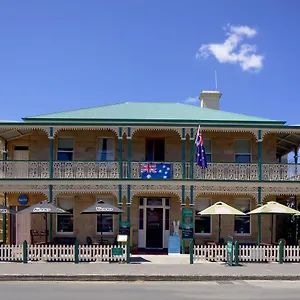 The-Richmond-Arms-Hotel-Exterior