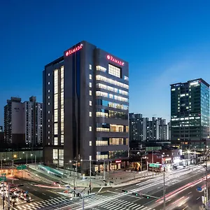 Ramada-By-Wyndham-Seoul-Sindorim-Hotel-Exterior