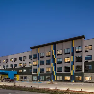 Tru-By-Hilton-Garland-Richardson-Hotel-Exterior