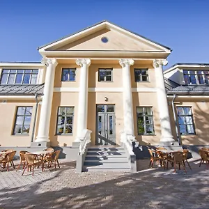 Skrunda-Manor-Hotel-Exterior