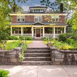 Sweet-Biscuit-Inn-Asheville-Exterior