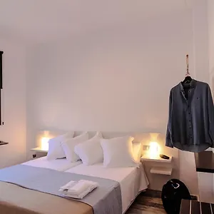 The-8-Rooms-House-Tarifa-Room