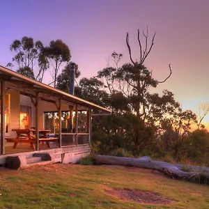 Island-View-Spa-Cottage-Smithton-Exterior