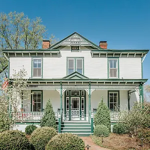 Afton-Mountain-Inn-Exterior