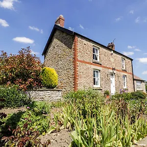 Auburn-House-Villa-Nawton-Exterior