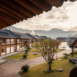 Jeonju-Wangyijimil-Hanok-Hotel-Exterior