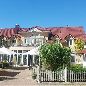 Hotel-Garni-Auszeit-Boltenhagen-Exterior
