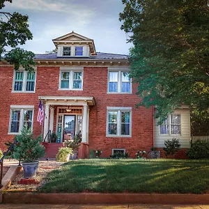 West-Park-Gardens-Hotel-Culpeper-Exterior