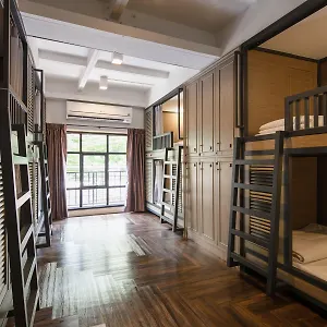 Warm-Window-Silom-Hostel-Bangkok-Hostel-Beds