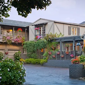 Carmel-Country-Inn-Exterior