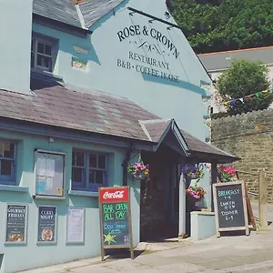 Rose-And-Crown-Hotel-Hope-And-Anchor-Bar-Goodwick-Exterior
