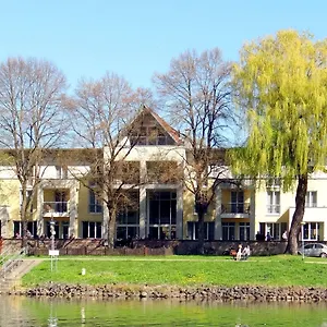 Hotel-Mainpromenade-S-Karlstadt-Exterior